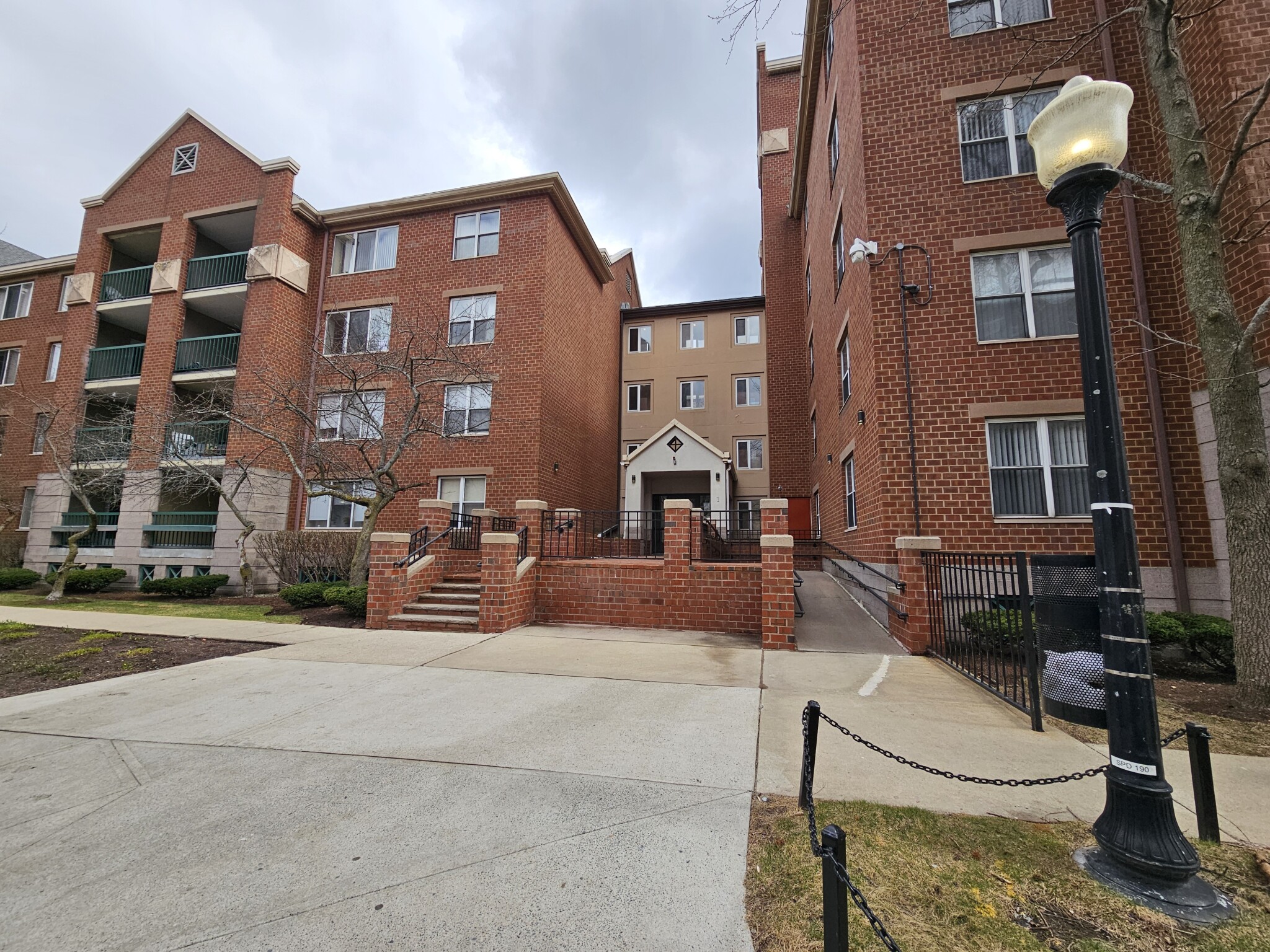1 South Point Dr, Dorchester