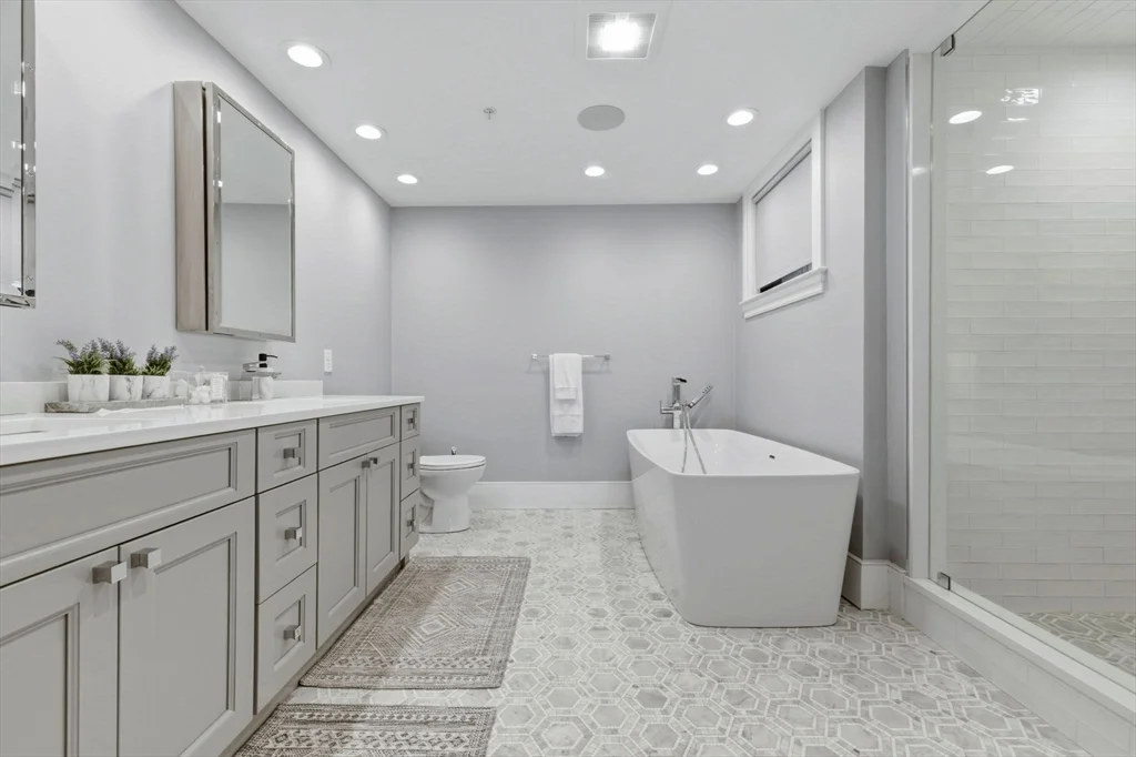 377 W 1st St, South Boston