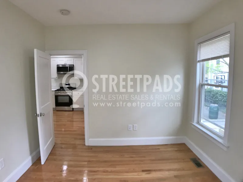 327 Highland Ave, Powder House Square