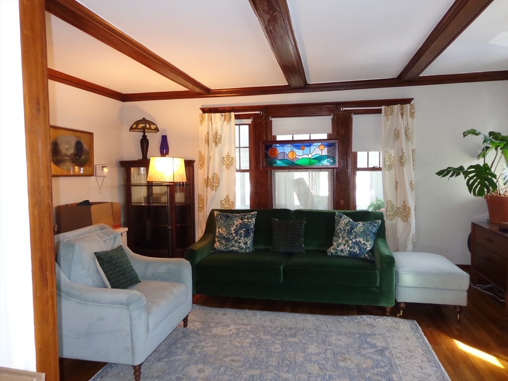 8 Holden Rd, Belmont