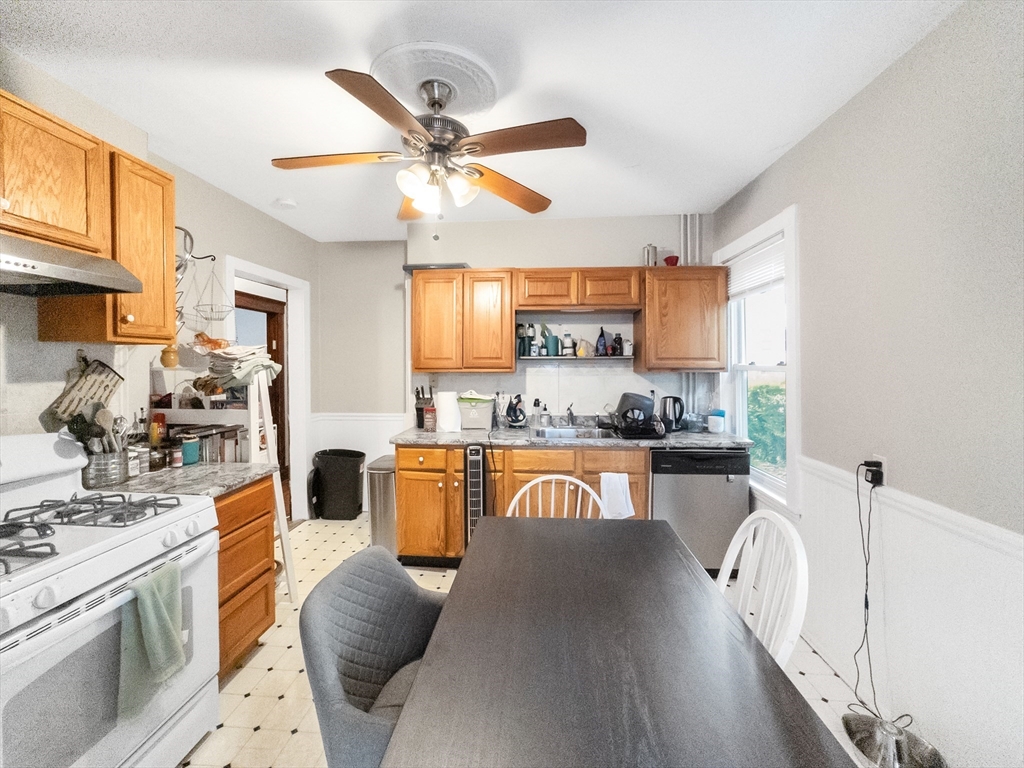 8 Parkton Rd, Jamaica Plain