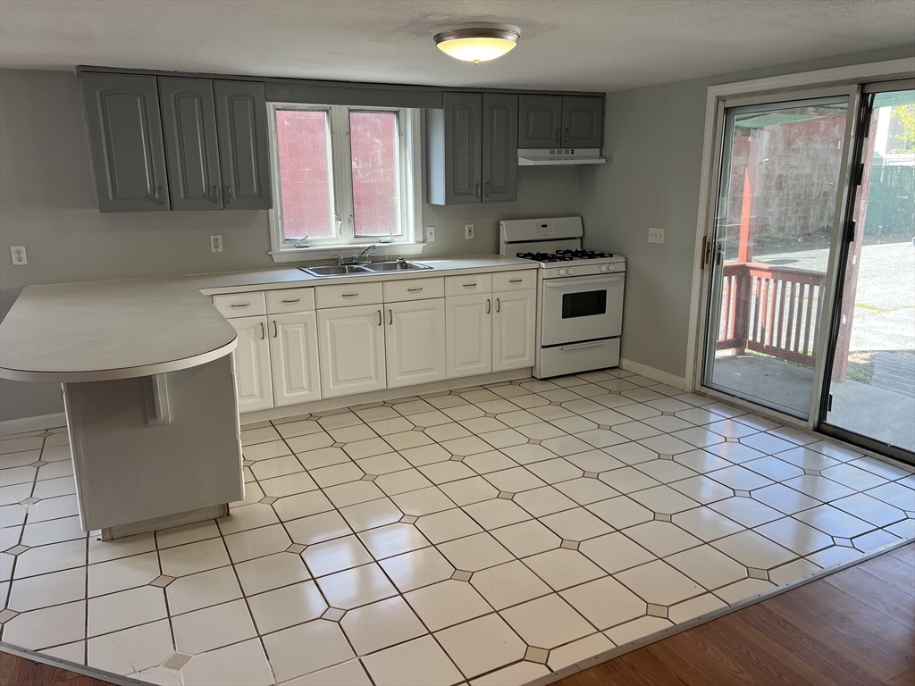 8 Federal St, Warren