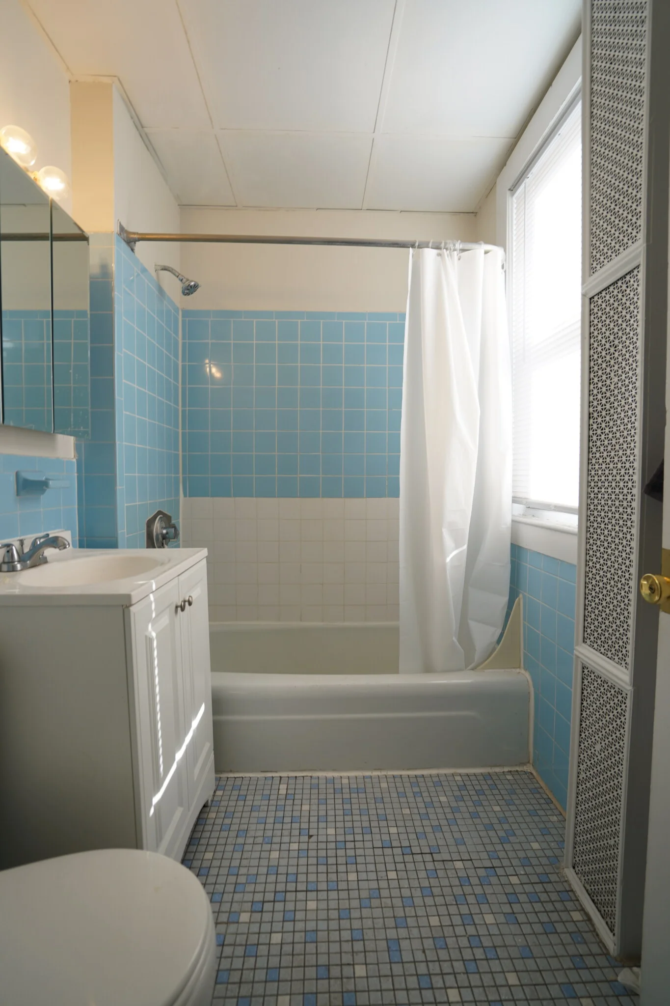 4 Ashford Ct, Allston