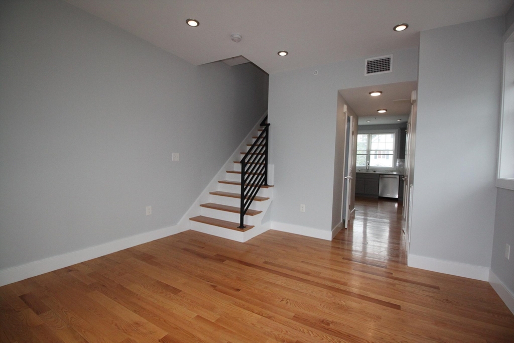 110 Main St, Everett