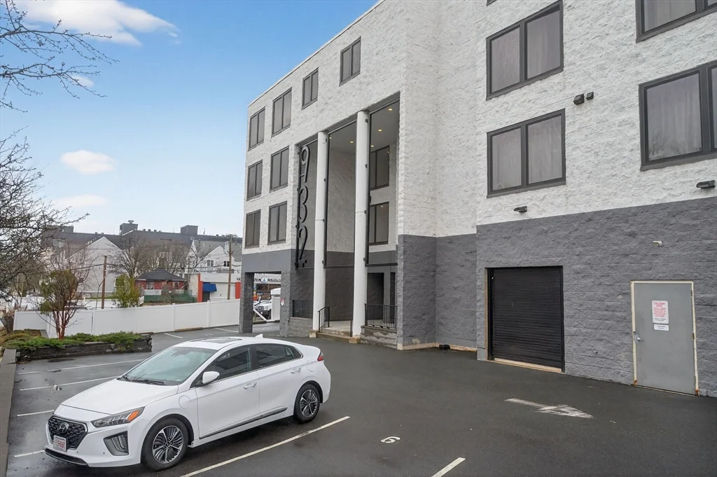 932 Broadway St, Chelsea