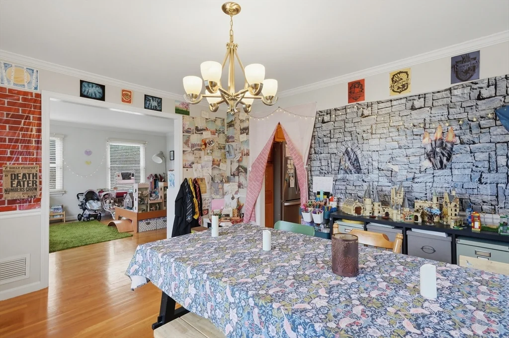 11 Roseanna Park Dr, Waltham
