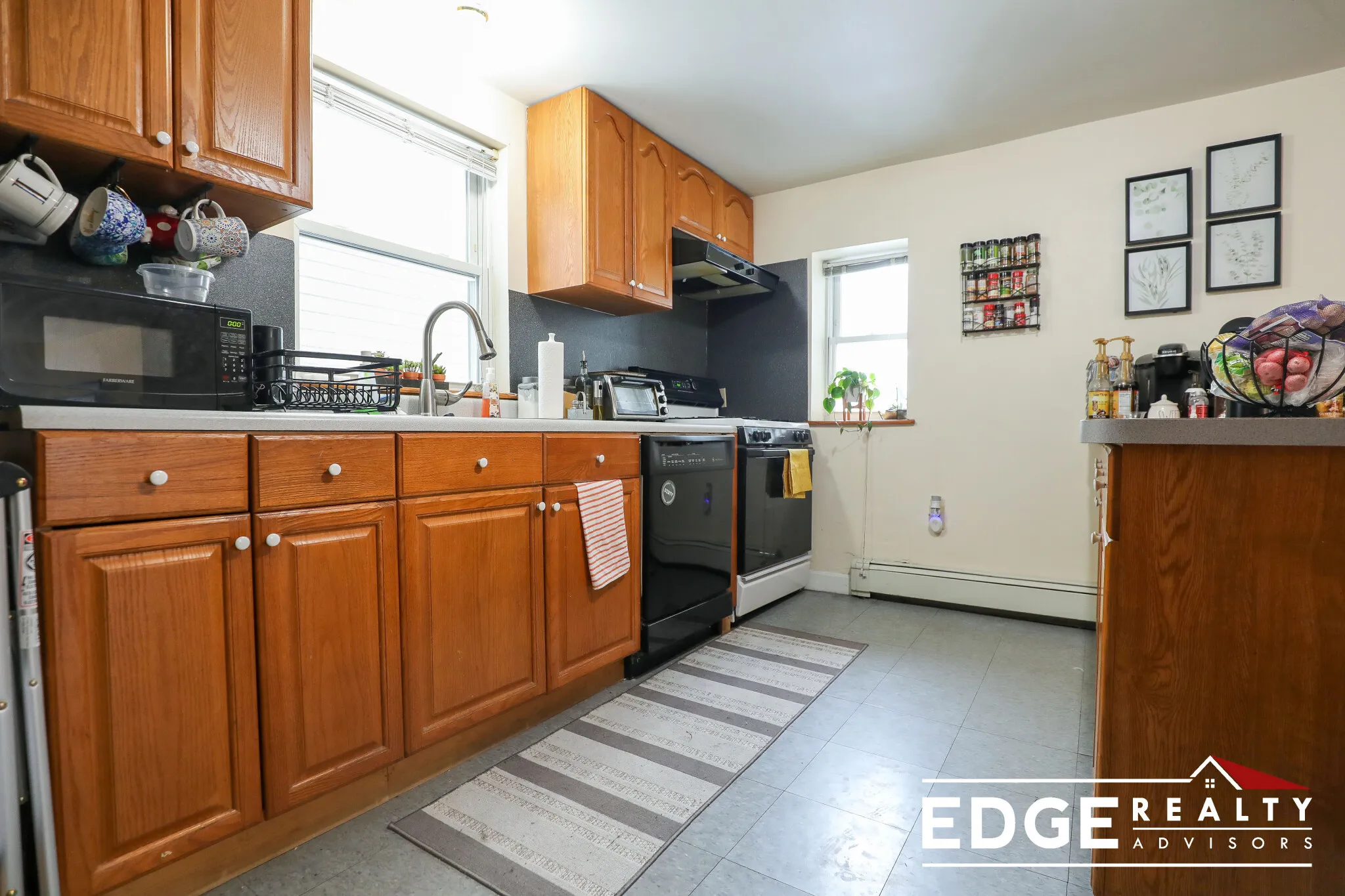 551 Washington St, Oak Square