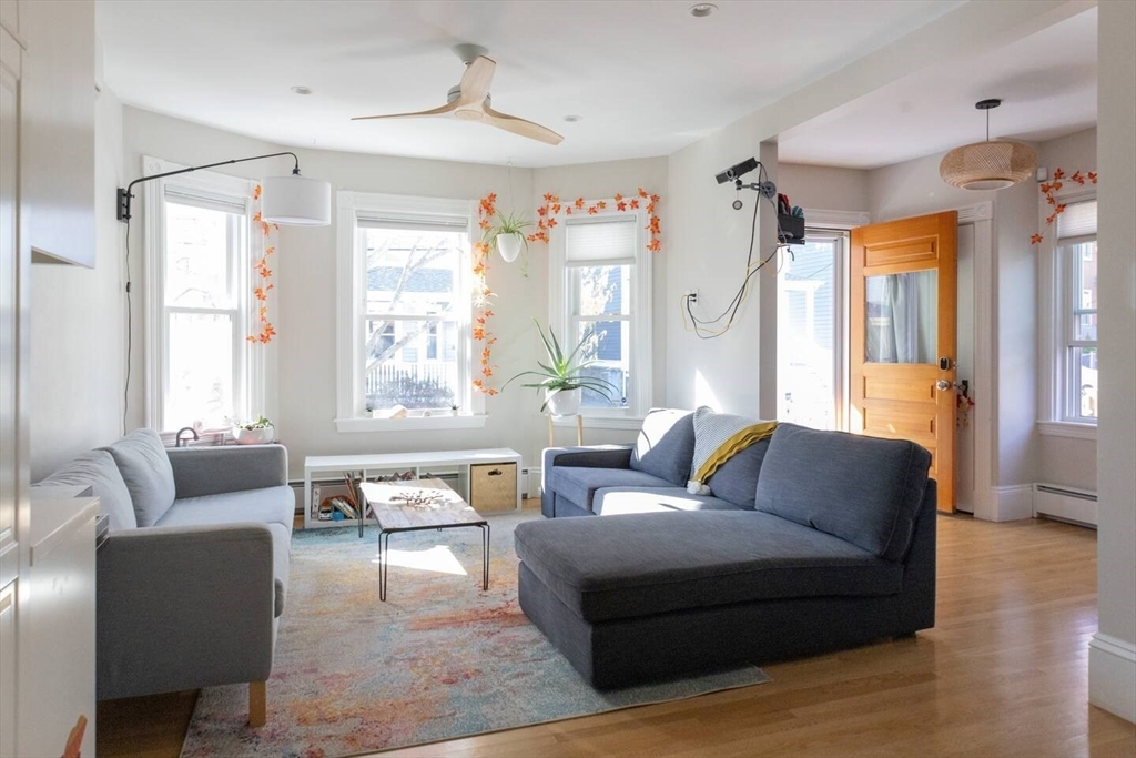 21 Edge Hill St, Jamaica Plain