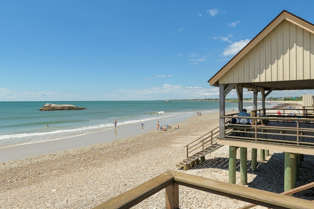 1 Puddingstone Ln, Acoaxet