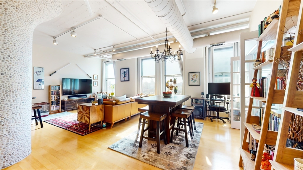 210 South, Leather District