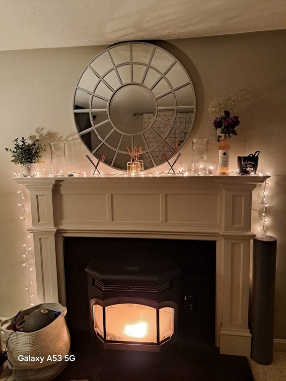 14 Meetinghouse Ln, Millbury