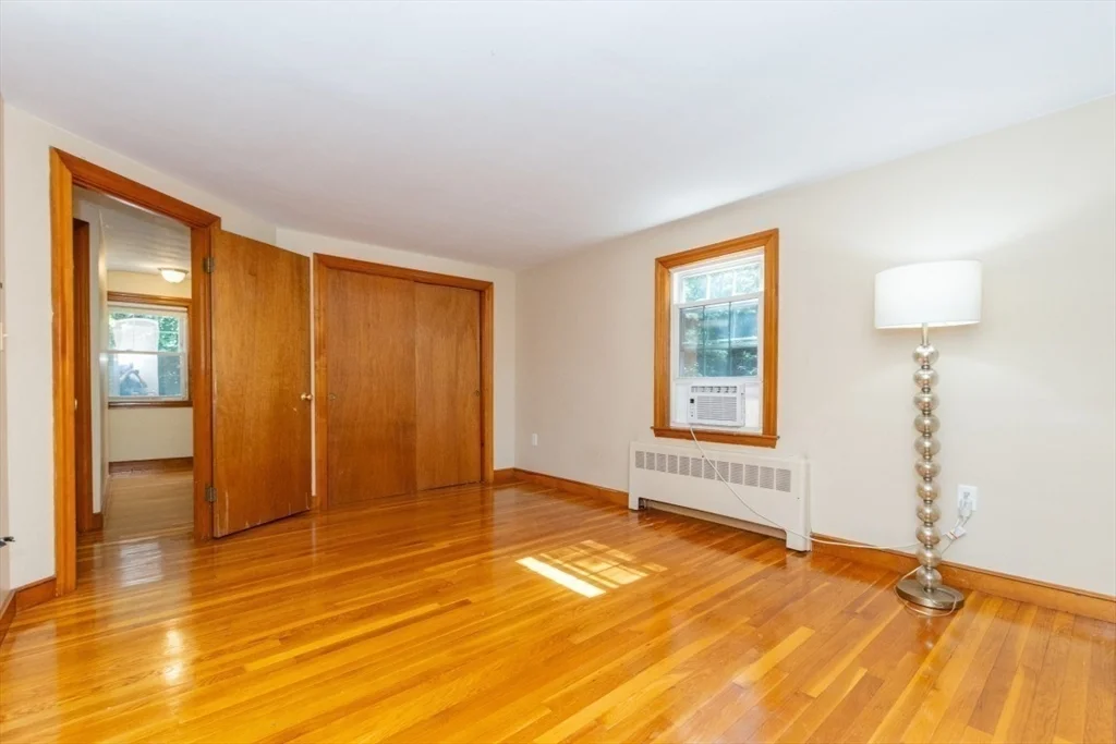 15 Lexington St, Burlington