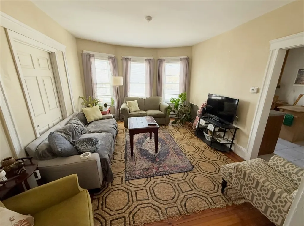 49 Conwell Ave, West Somerville