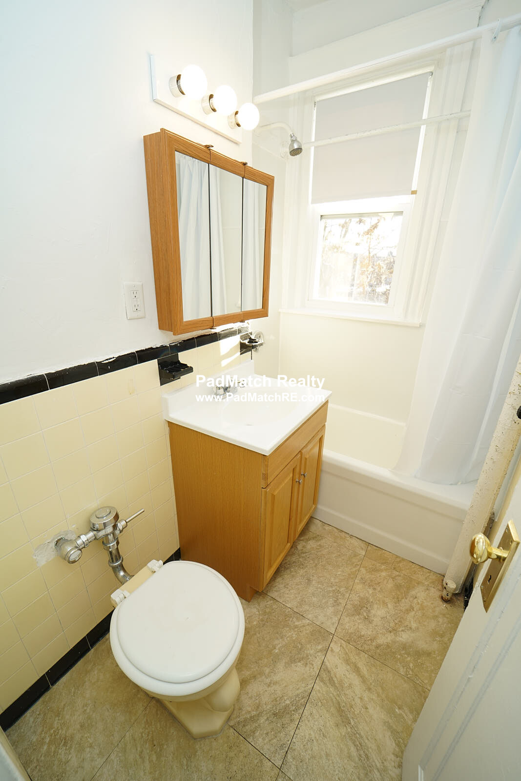 70 Chiswick Rd, Commonwealth