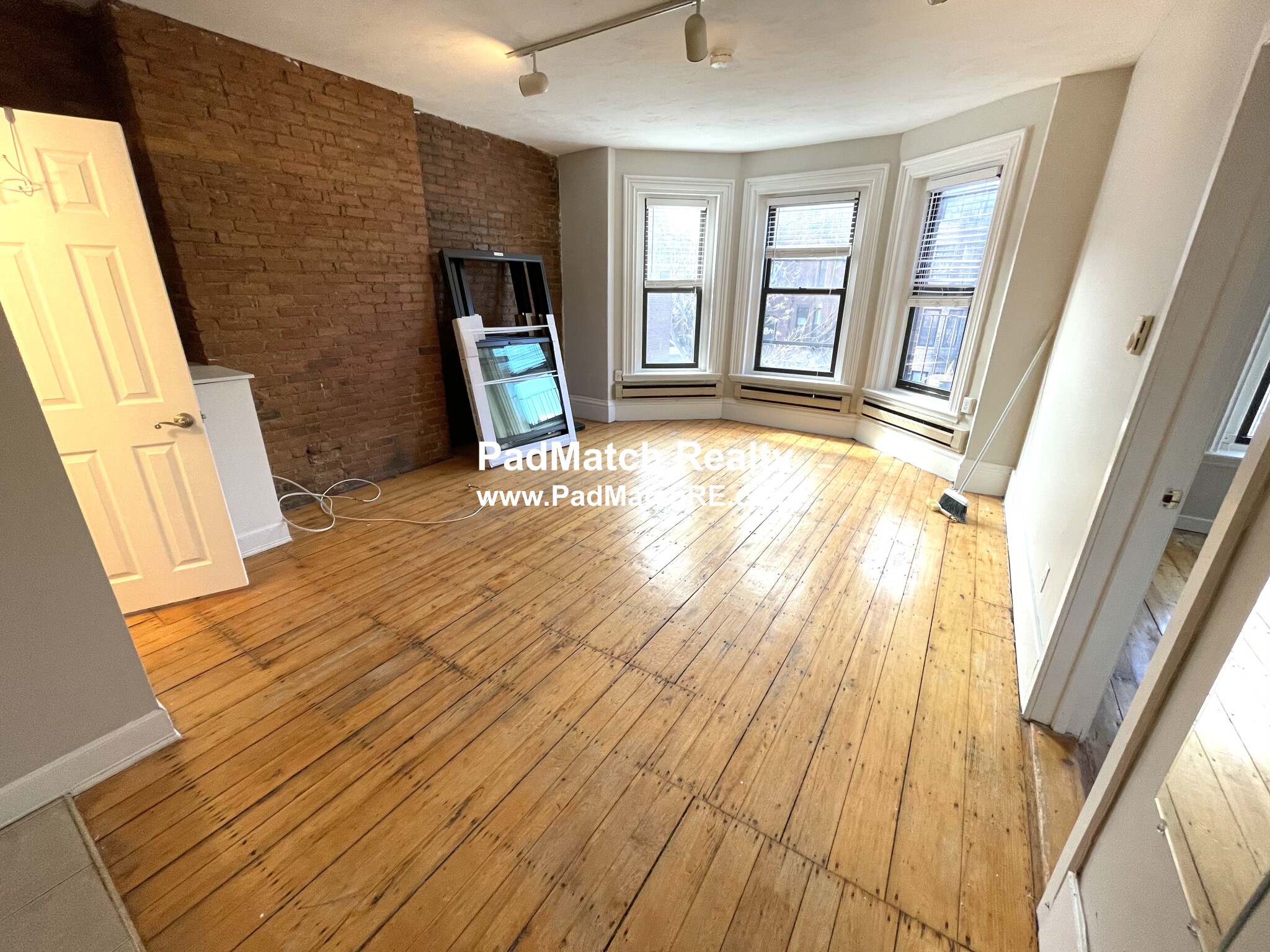 1 bed, 1 bath apartment for rent at 223 Newbury St Unit 3R, Back Bay — photo 1 of 10