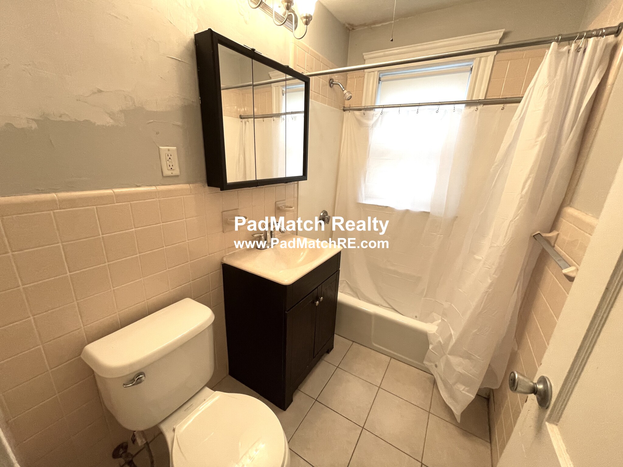 136 Arlington St, Oak Square