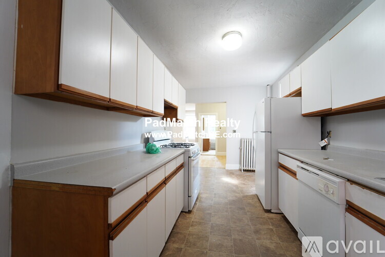 4 bed, 2 bath apartment for rent at 142 Davis Ave Unit 4, Brookline Village — photo 9 of 16