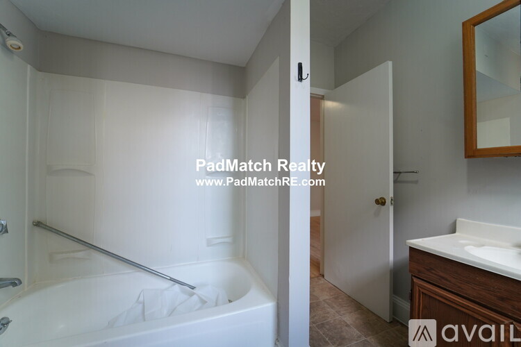 4 bed, 2 bath apartment for rent at 142 Davis Ave Unit 4, Brookline Village — photo 15 of 16