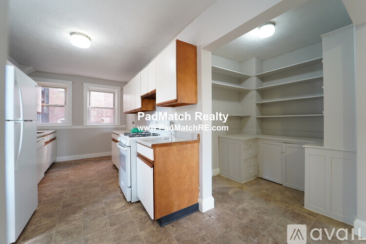 4 bed, 2 bath apartment for rent at 142 Davis Ave Unit 4, Brookline Village — photo 7 of 16