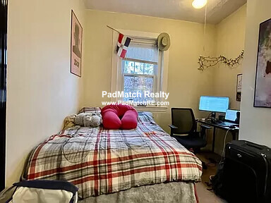 186 Naples Rd, Brookline