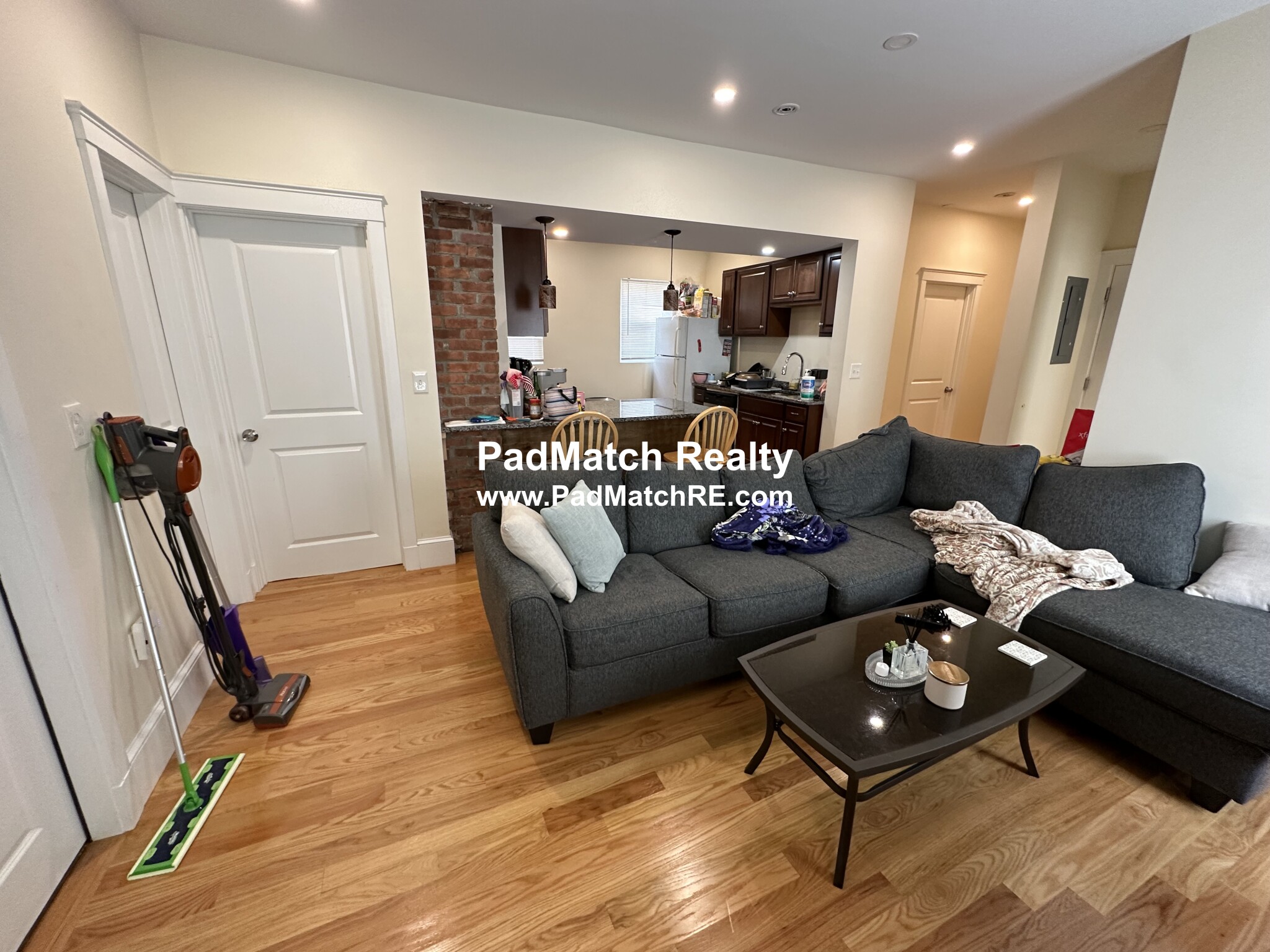 36 Brackett St, Oak Square