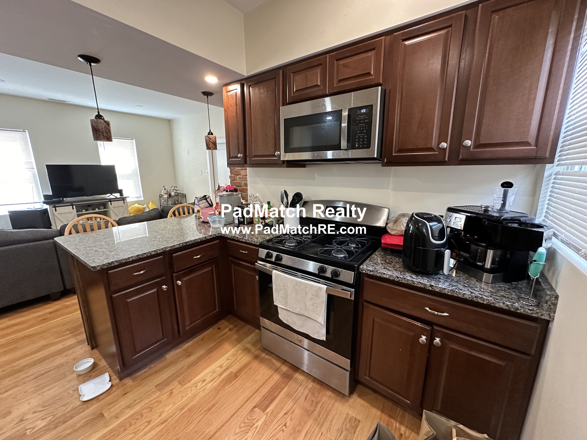 36 Brackett St, Oak Square