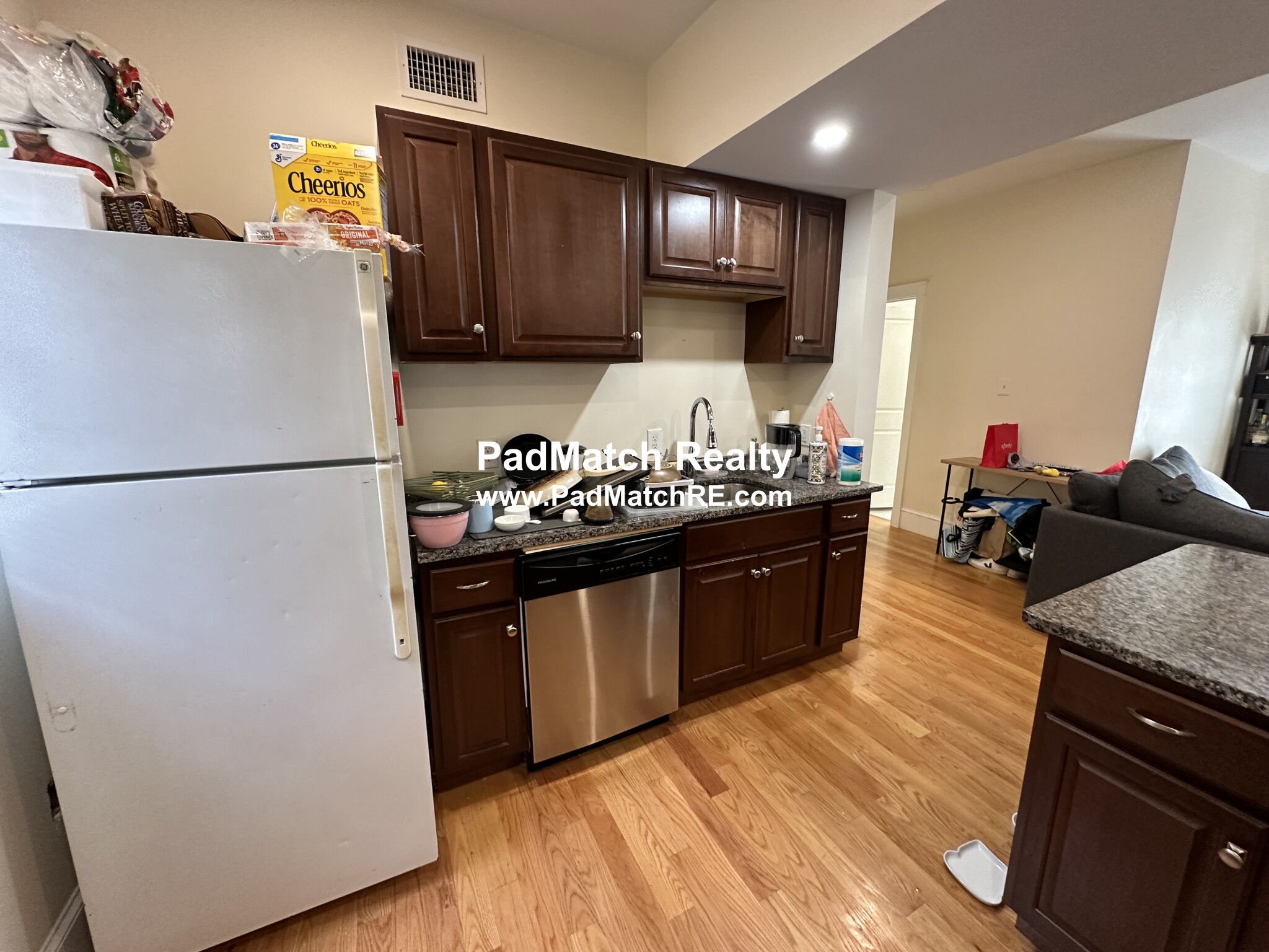 36 Brackett St, Oak Square