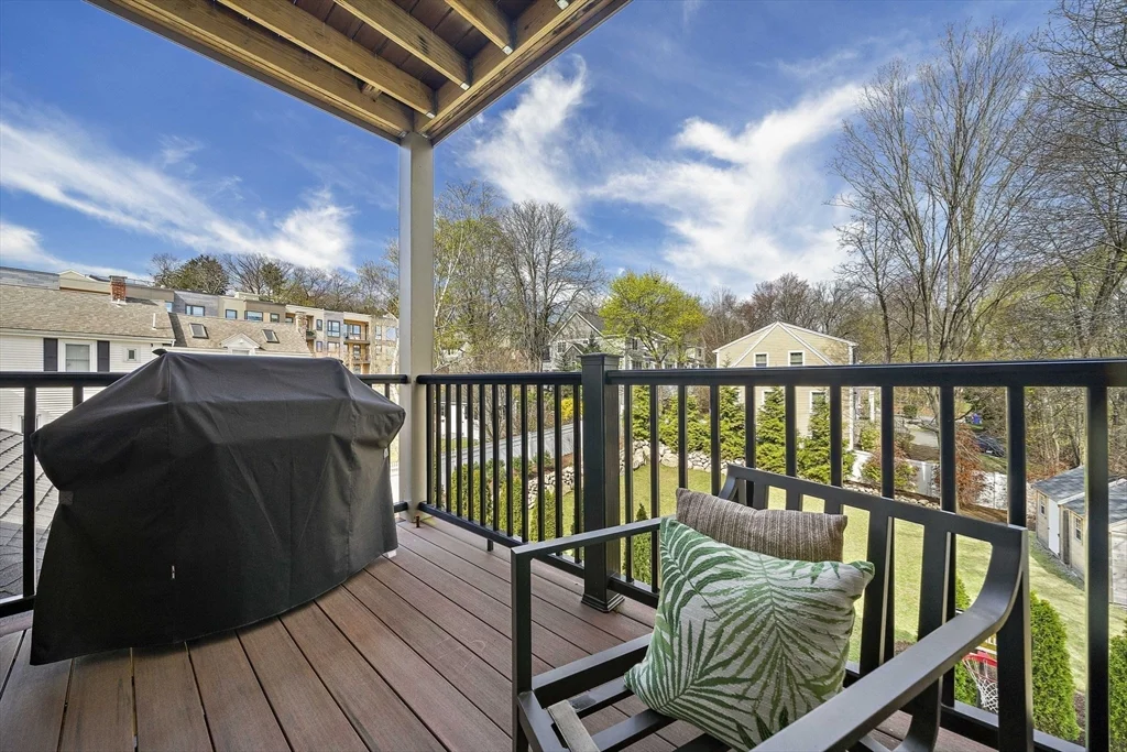 144 Linden St, Wellesley