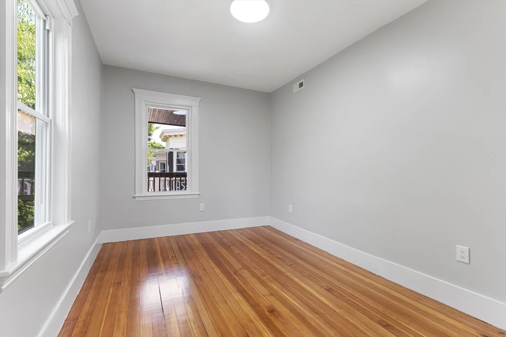 64 Bakersfield, Dorchester