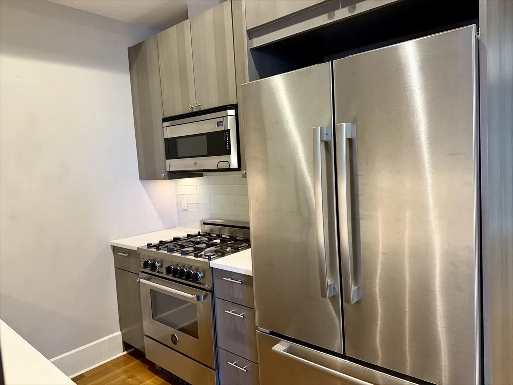 5 Mohawk St, South Boston