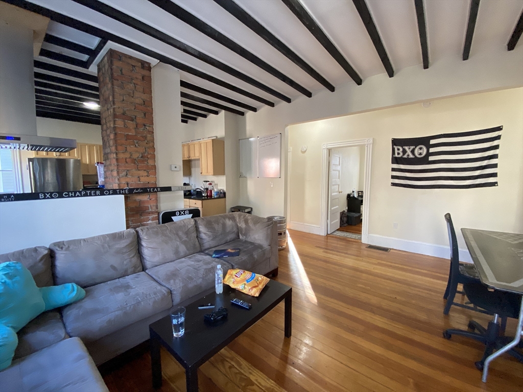 18 Lawn St, Mission Hill