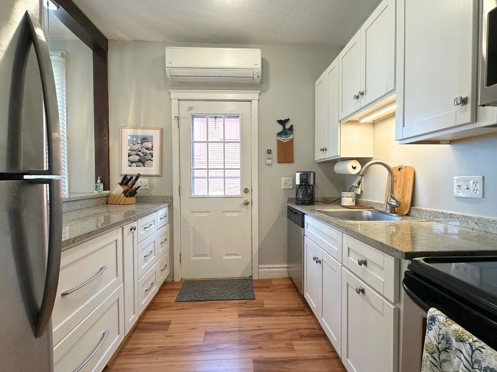 5 Pirate's Ln, East Gloucester