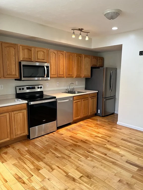 1004 North, Brockton