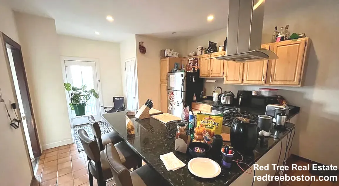 64 Fisher Ave, Mission Hill