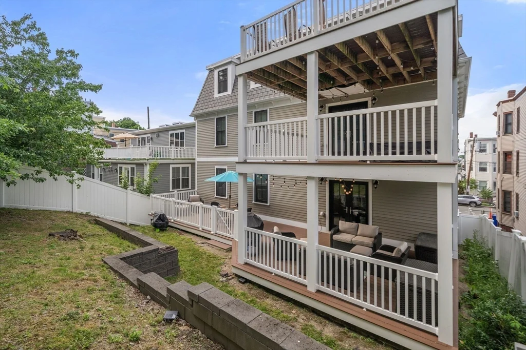 213 E Eagle St, East Boston