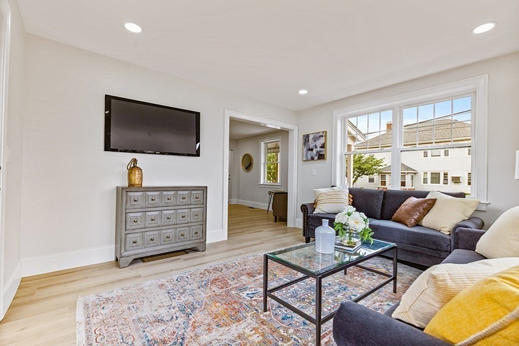 83 Hawthorn St, Nonantum