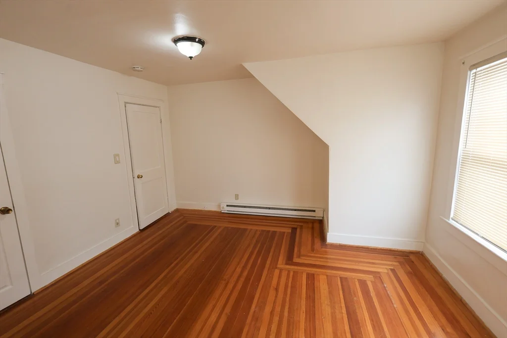 498 Whipple St, Fall River