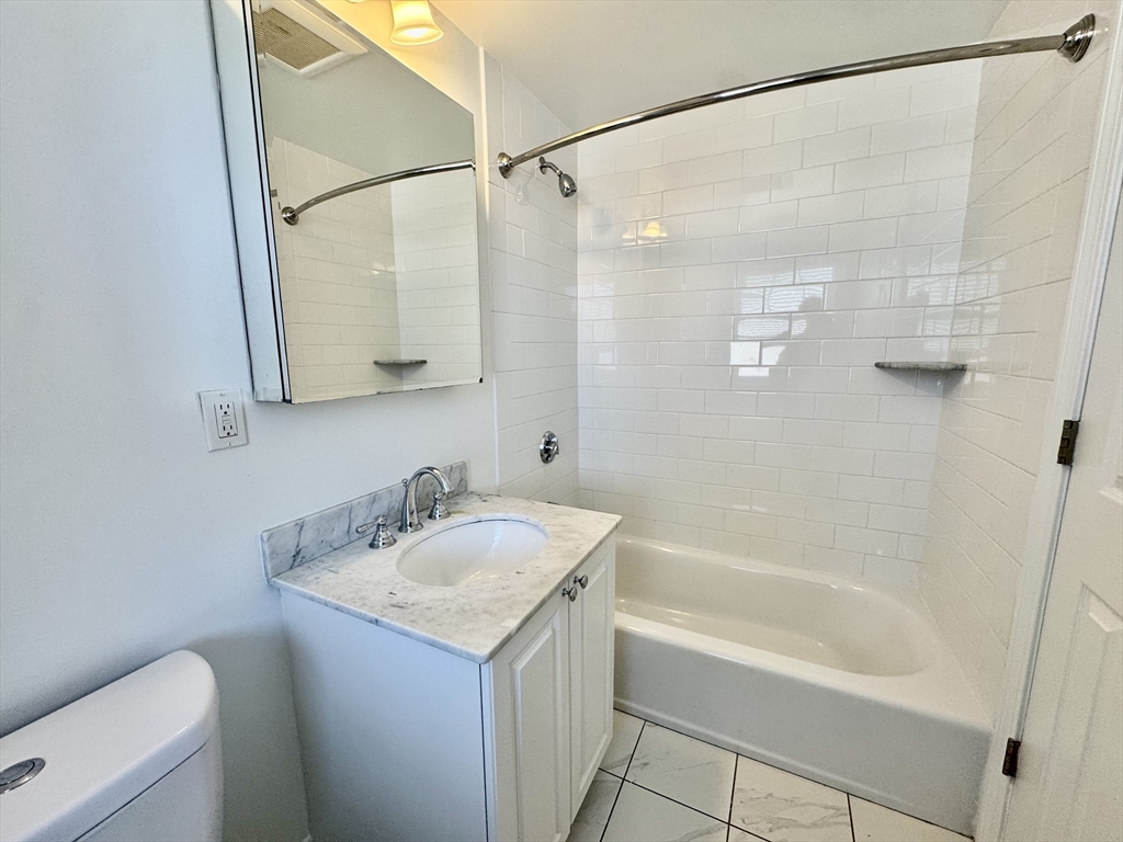 146 Independence Dr, Chestnut Hill