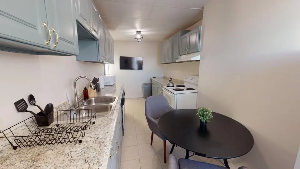 7 Linden St, Allston