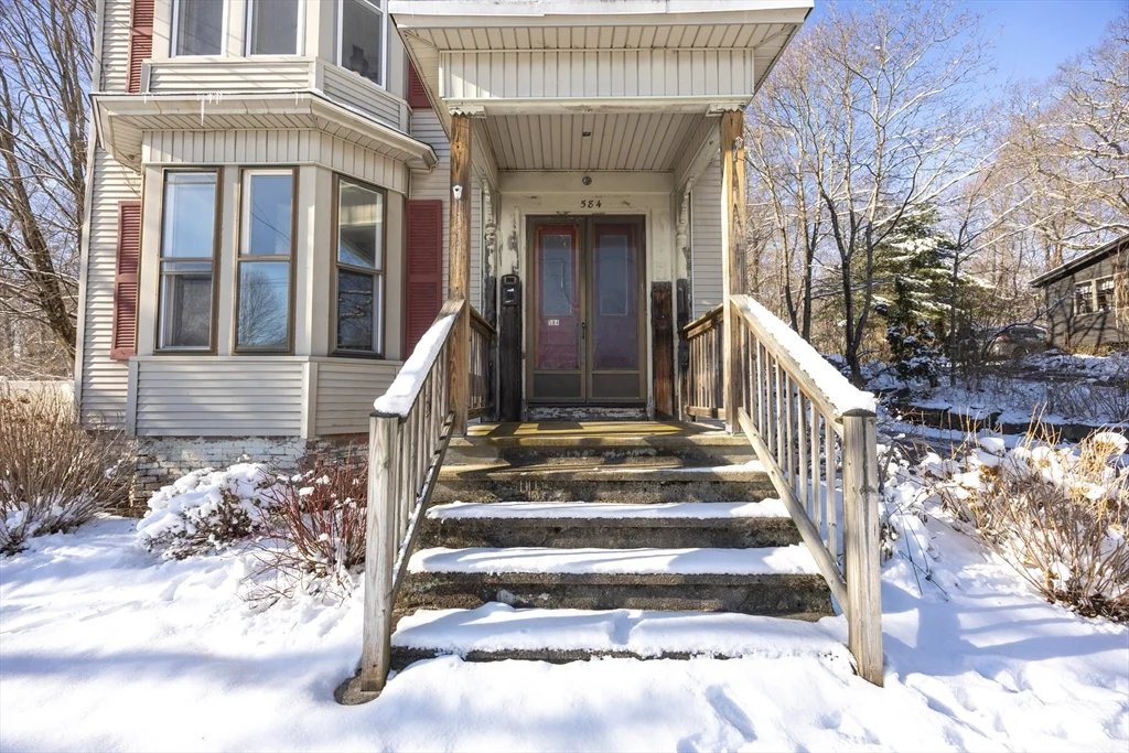 584 Mount Hope St, North Attleboro