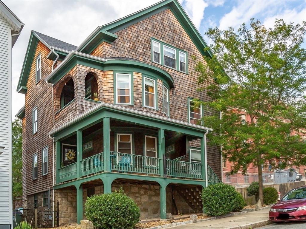 256 Maple St, Fall River