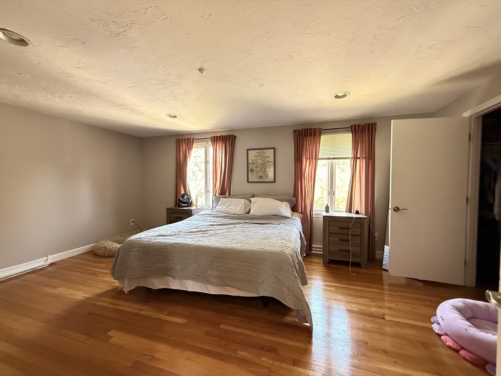 26 Hammond Pond Pkwy, Brookline