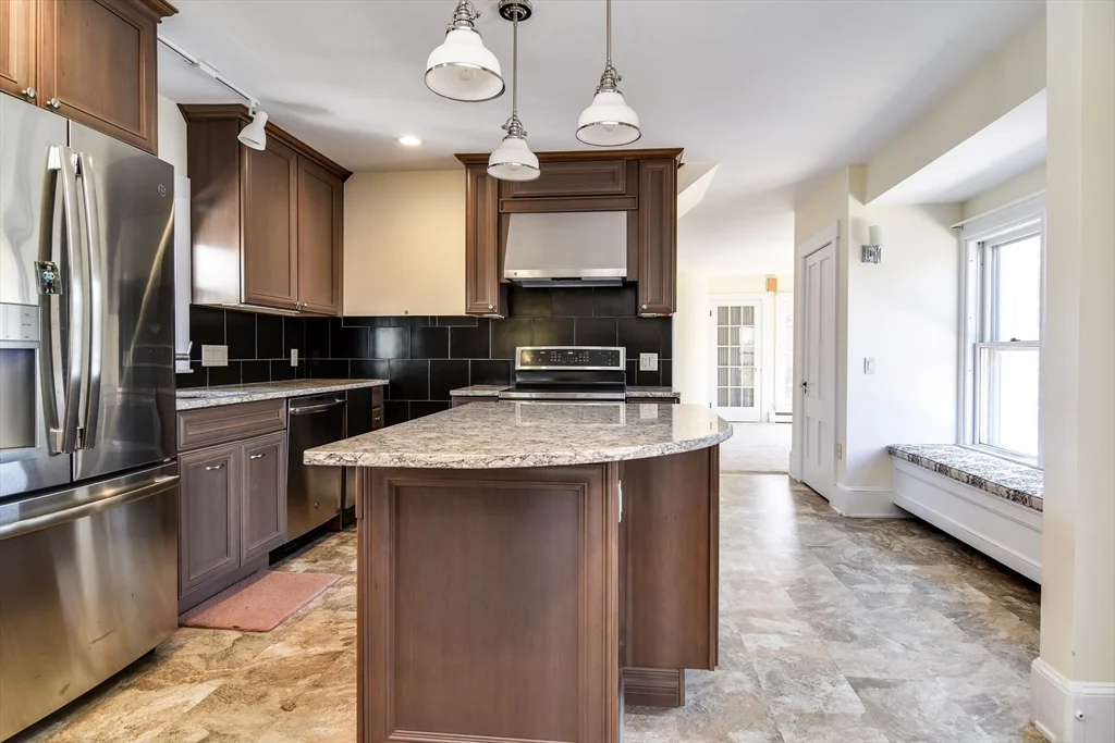 110 Main St, Hopkinton