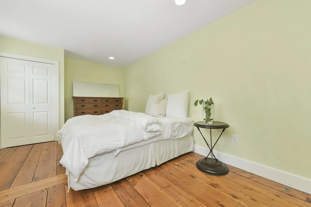 93 Dresser St, South Boston