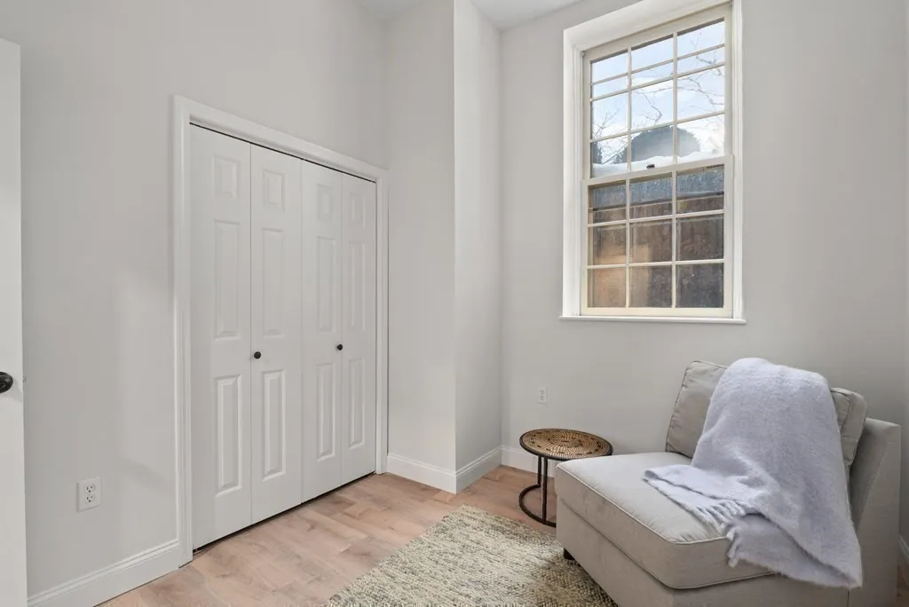 65 Glen Rd, Brookline Village