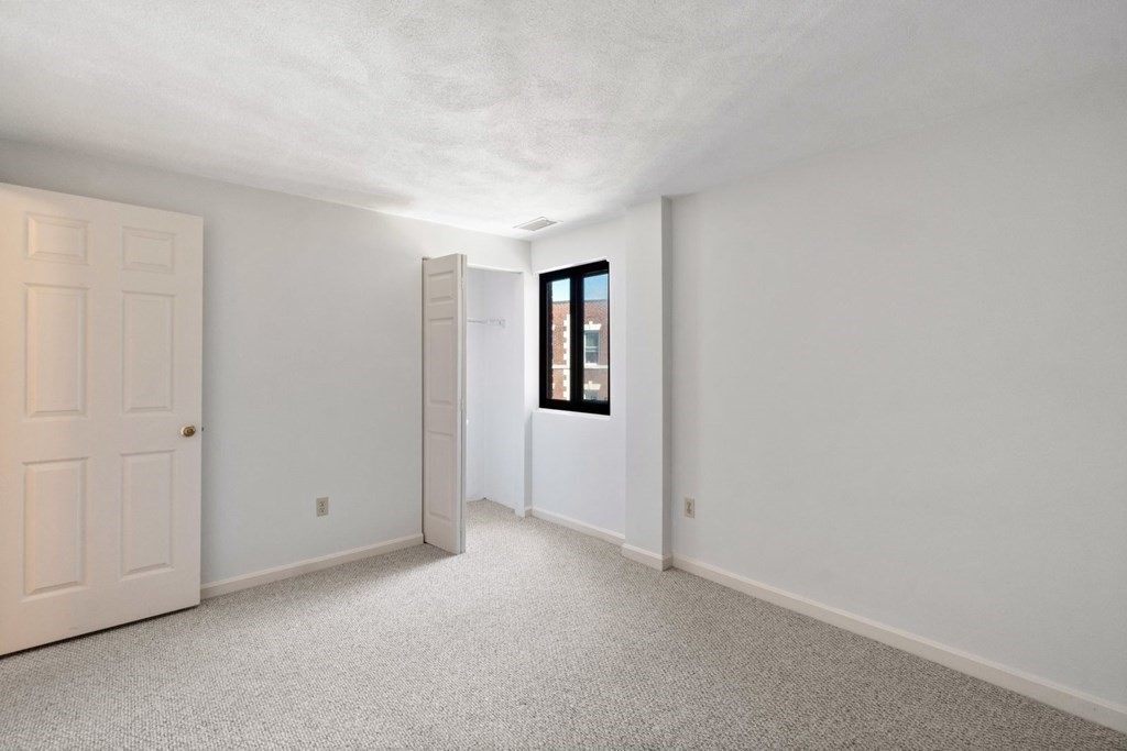 1600 Massachusetts Ave, Harvard Square