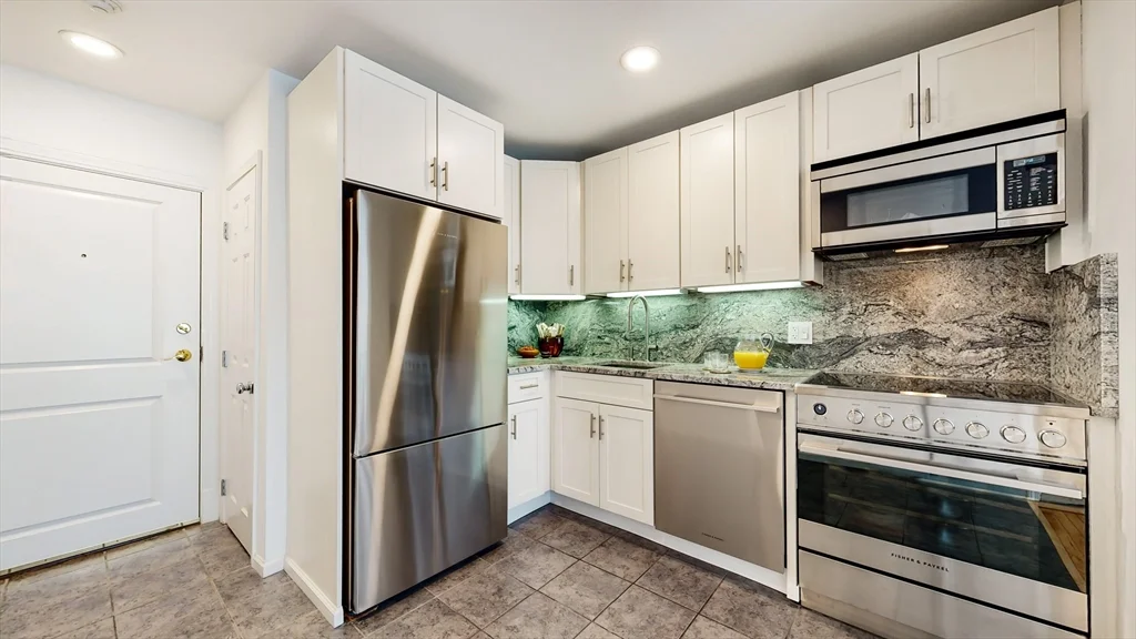 23 Bay State Rd, Back Bay