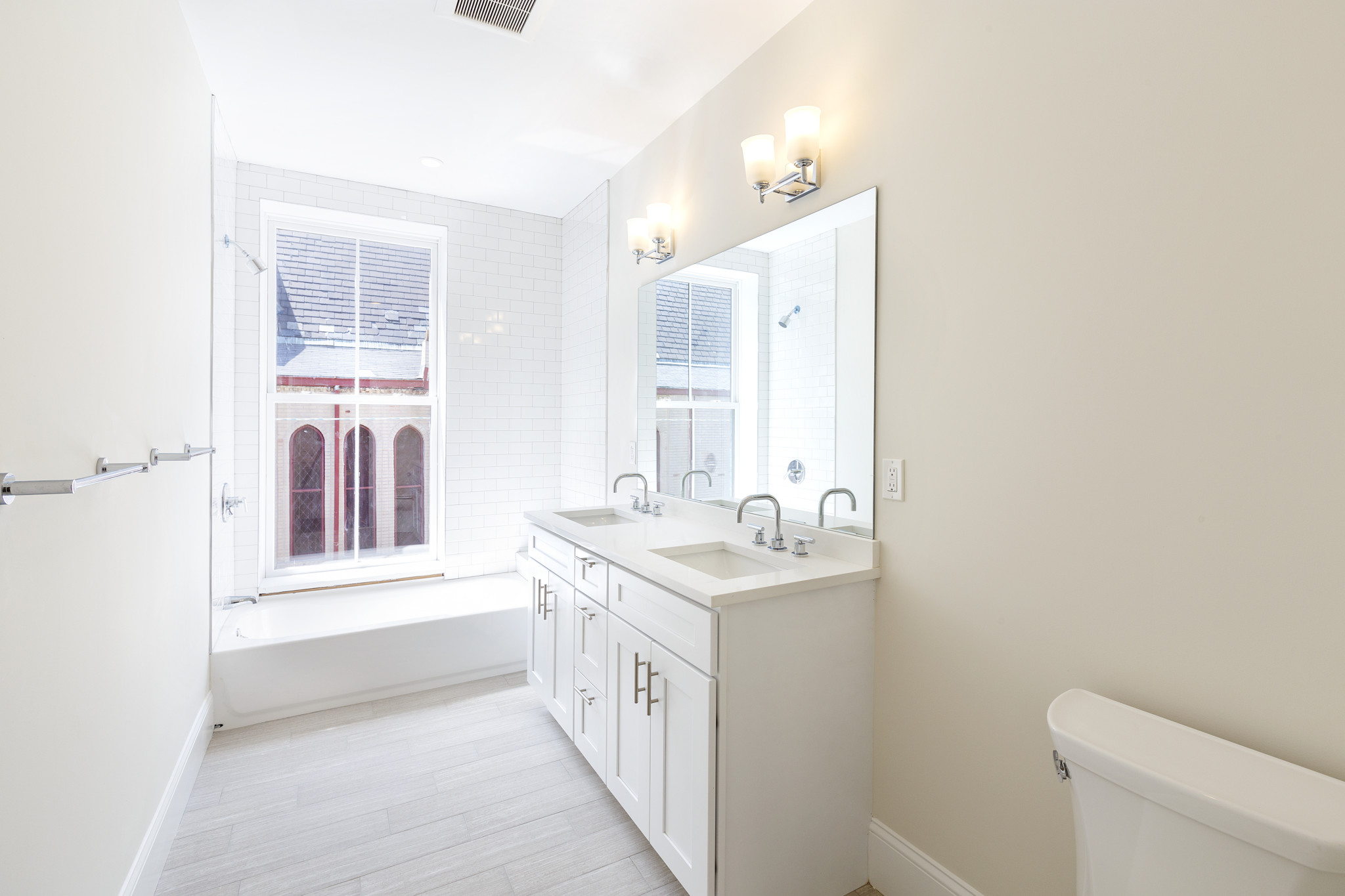 3 bed, 2 bath apartment for rent at 1860 Washington St Unit 4, South End — photo 2 of 5