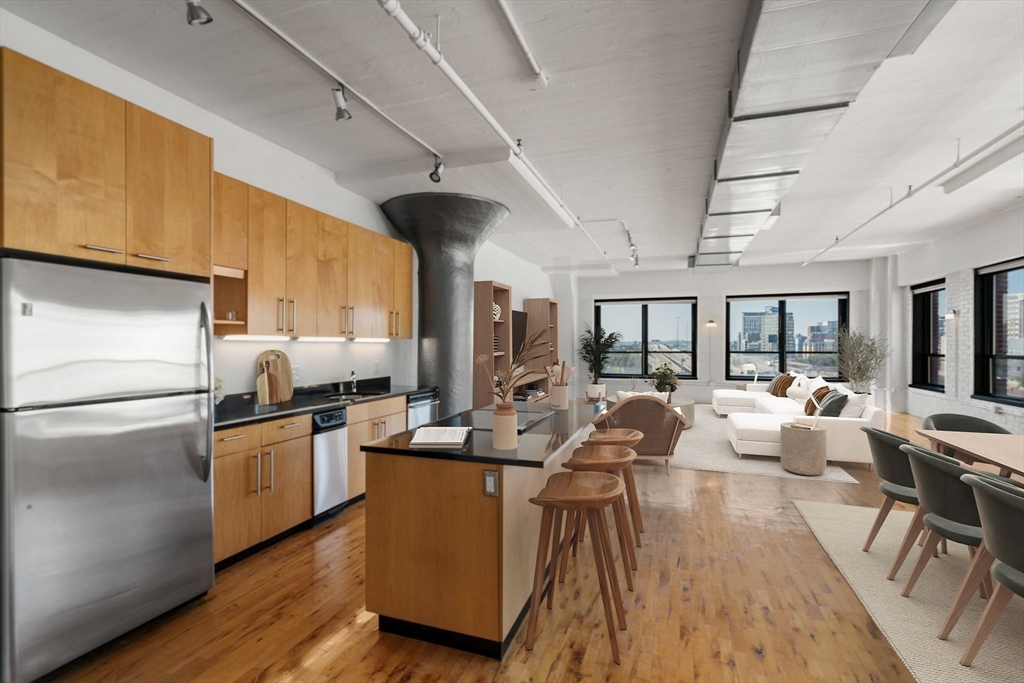 210 Lincoln St, Leather District