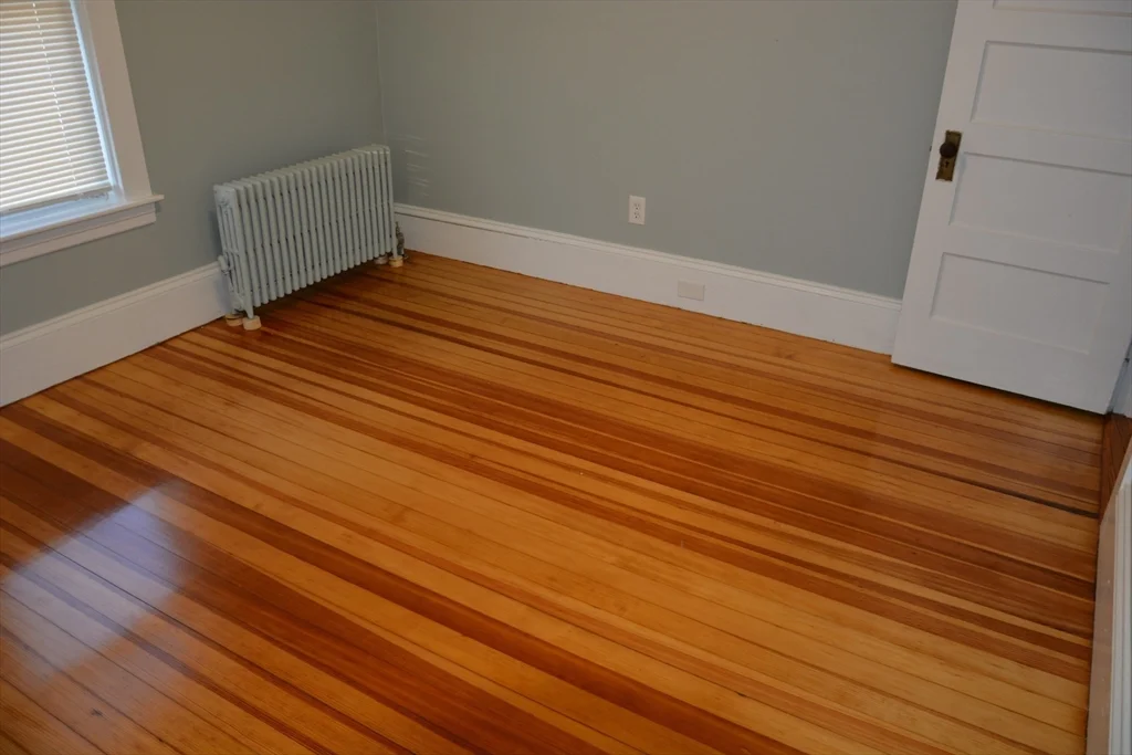 27 Emmons St, Milford